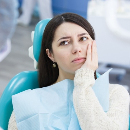 Woman with toothache visiting emergency dentist in Rogers