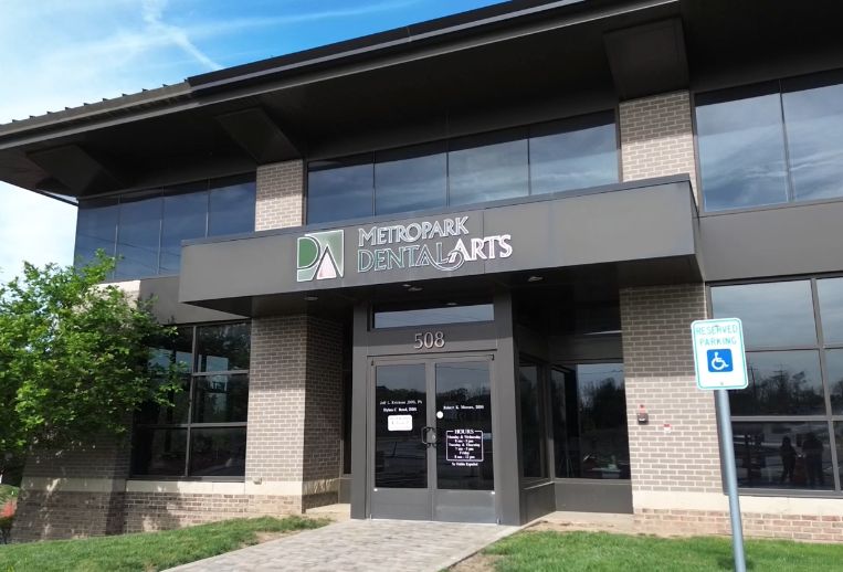 Thumbnail showing outside of Metro Park Dental Arts